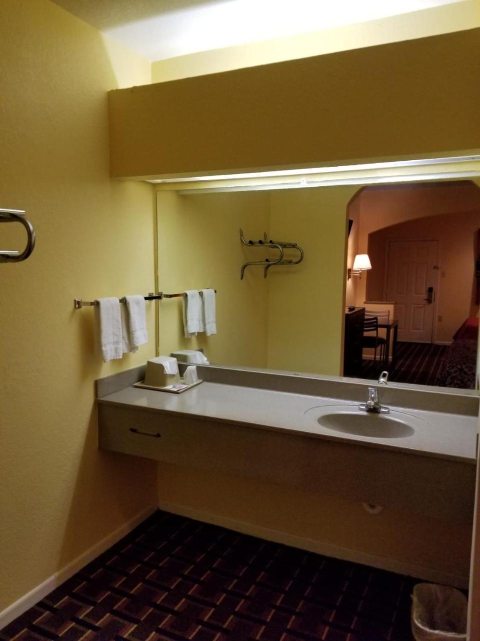 Texan Inn & Suites Louetta Buitenkant foto